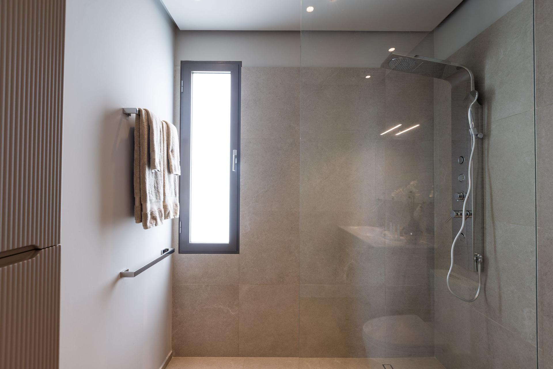 Panoramic Ocean-View Contemporary Apartment with Calacatta Marble Waterfall Island & Glass-Walled Terrace